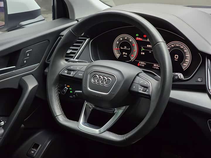 Audi Q5L 2023 40 T — фото 16