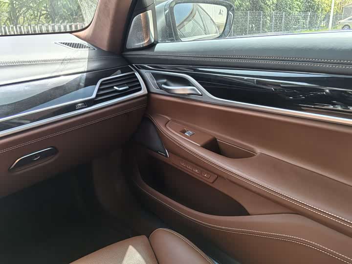 BMW 7-Series 2018 740 Li x Drive M — фото 17