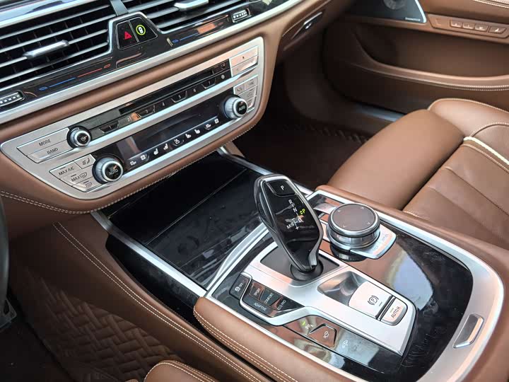 BMW 7-Series 2018 740 Li x Drive M — фото 19