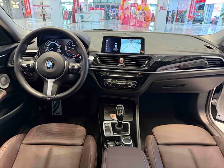 BMW 1-Series 2021 120i M — фото 13