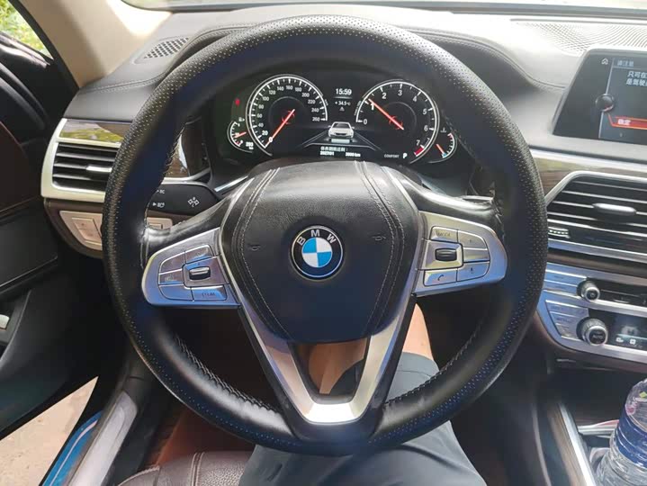 BMW 7 Series 730Li продвинутая — фото 15