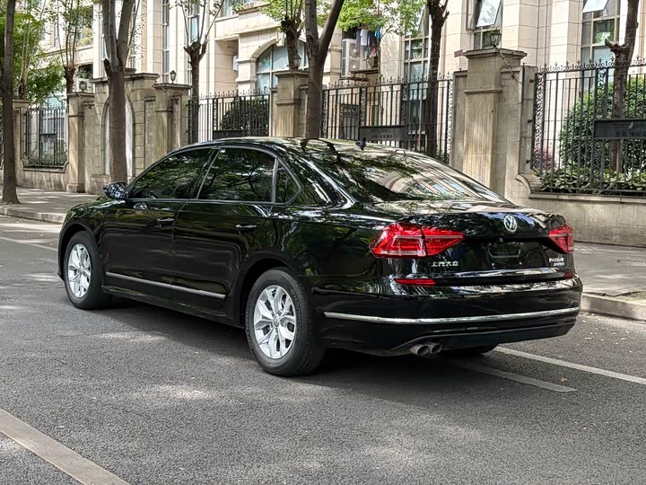 Volkswagen Passat — фото 15