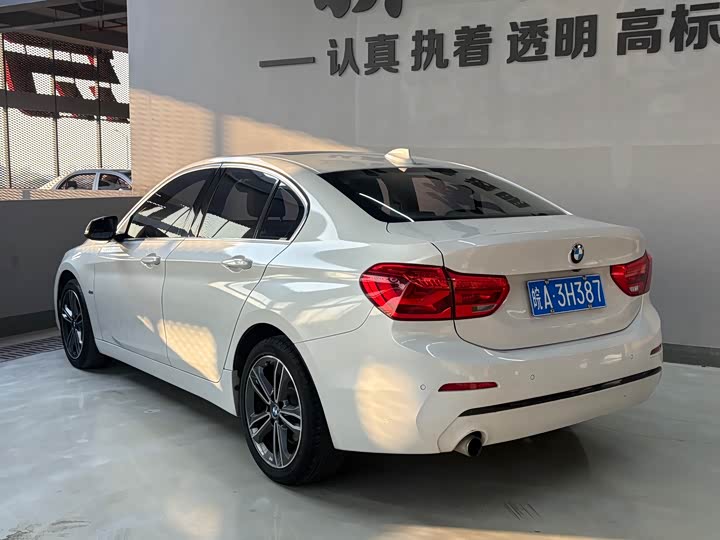 BMW 1-Series 2018 118i Sport — фото 8