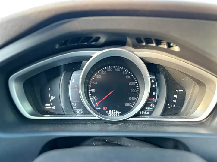 Volvo V40 2015 1.6 T — фото 19