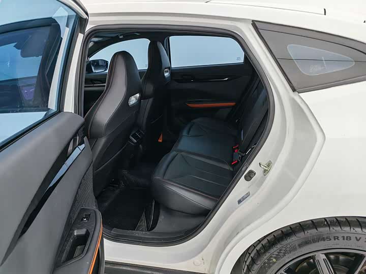Changan UNI-V 2023 1.5 T Premium — фото 11
