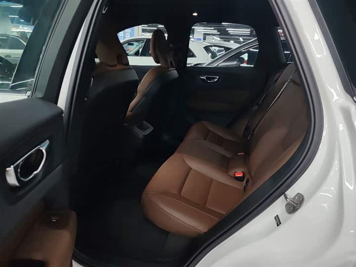 Volvo XC60 2025 B 5 4 WD — фото 17