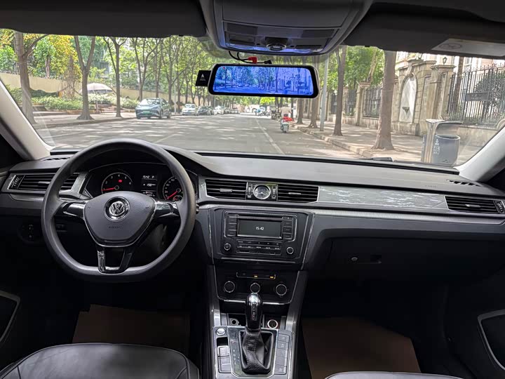 Volkswagen Passat — фото 9