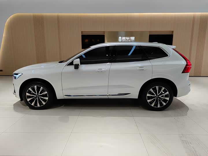 Volvo XC60 2023 B 5 4 WD — фото 4