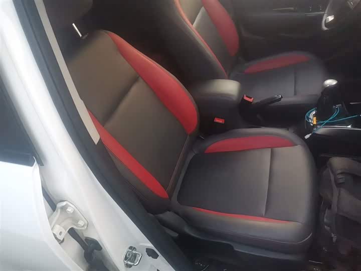 Changan CS15 2016 1.5 L MT — фото 25