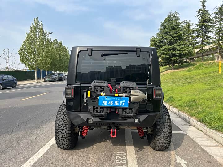Jeep Wrangler — фото 5