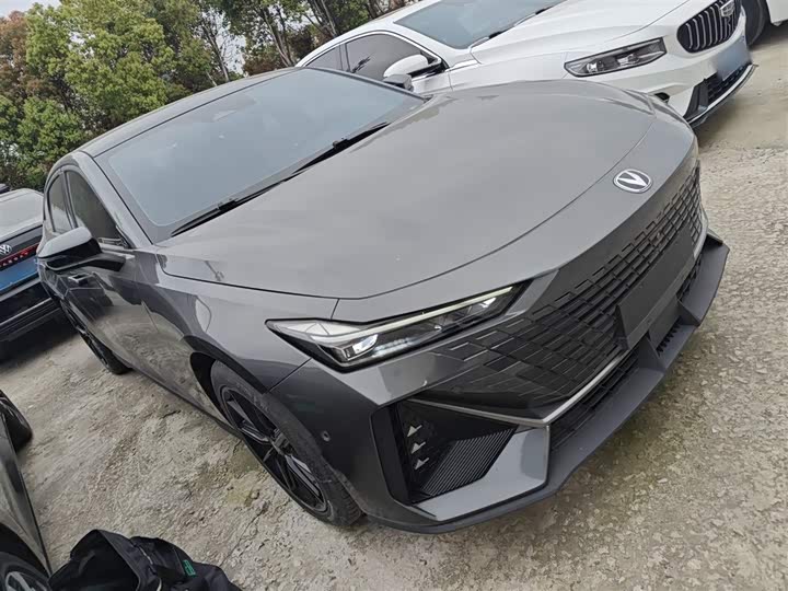 Changan UNI-V 2022 1.5 T — фото 4