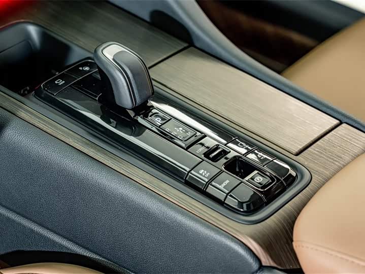 Toyota Crown — фото 13