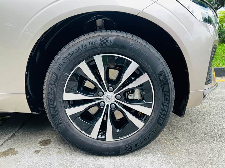 Volvo XC60 2025 B 5 4 WD — фото 21