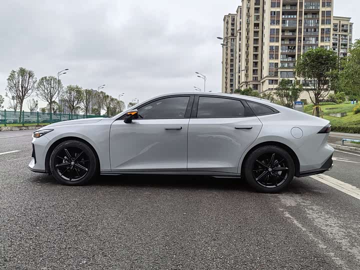 Changan UNI-V 2022 1.5 T Premium — фото 7