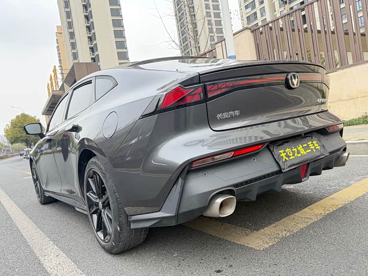 Changan UNI-V 2023 1.5 T Premium — фото 20