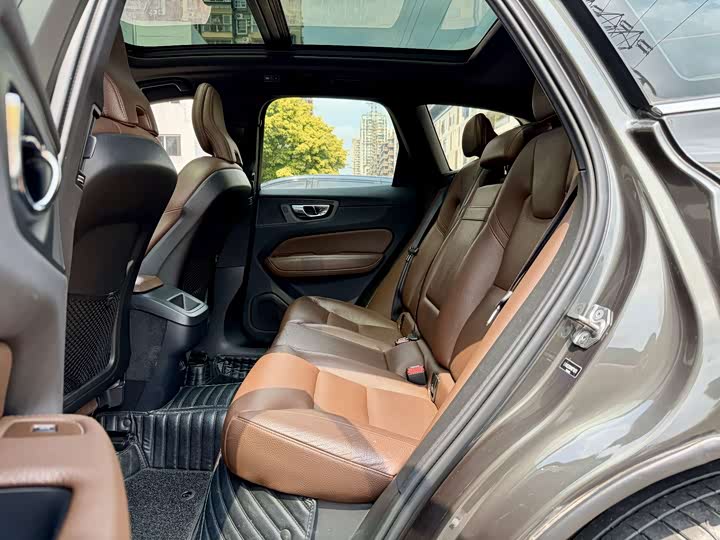 Volvo XC60 2021 T 5 4 WD — фото 10