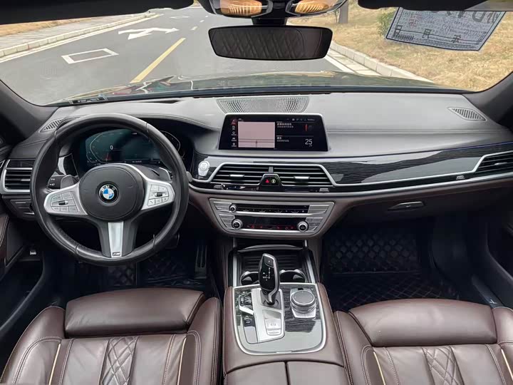 BMW 7 Series 730Li M спортпакет — фото 11