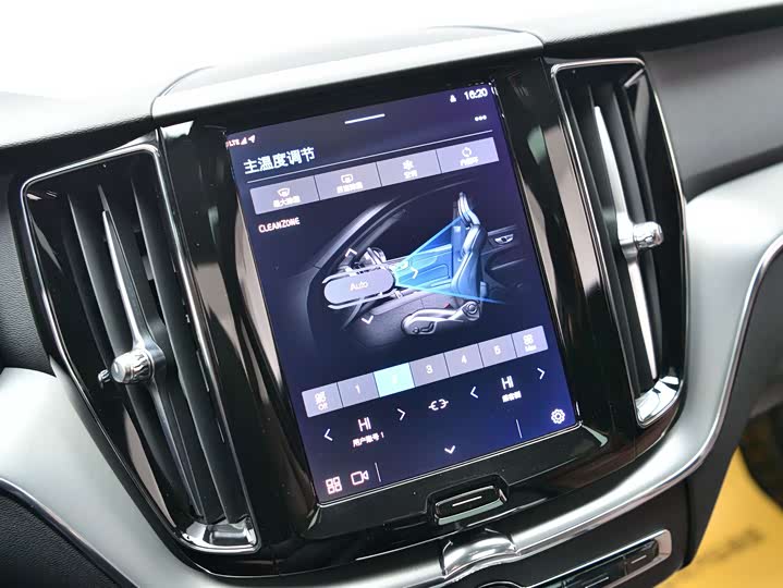 Volvo XC60 2023 B 5 4 WD — фото 8