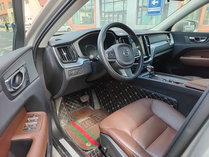 Volvo XC60 2019 T 5 4 WD VI — фото 6