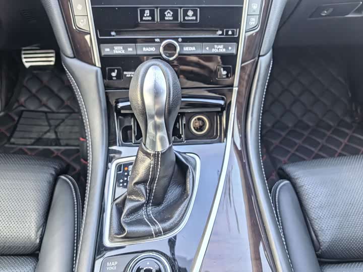Infiniti Q50L 2015 2.0 T — фото 10