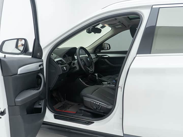 BMW X1 2019 s Drive 20 Li Leading — фото 6