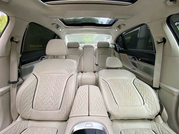 BMW 7-Series 2022 740 Li x Drive — фото 31