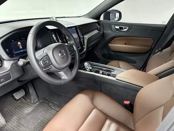 Volvo XC60 2024 B 5 4 WD — фото 6