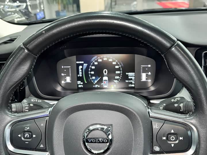 Volvo XC60 2020 T 5 4 WD — фото 23