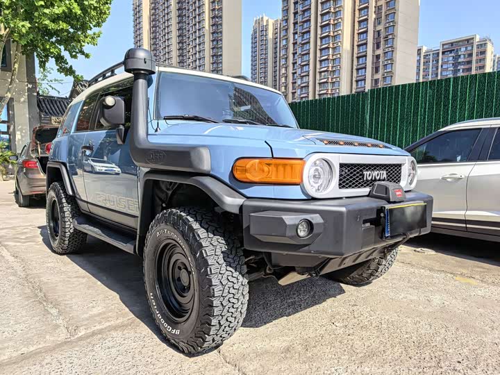 Toyota FJ 2020 4.0 L AT — фото 3
