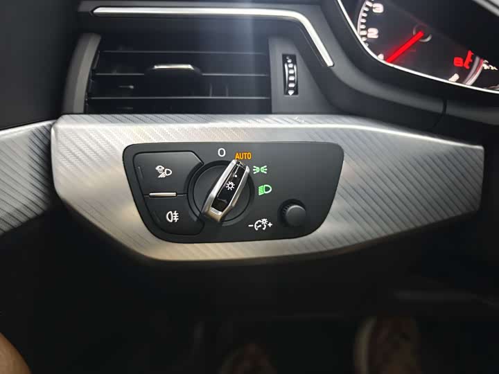 Audi A4L 30 40 TFSI стиль — фото 17