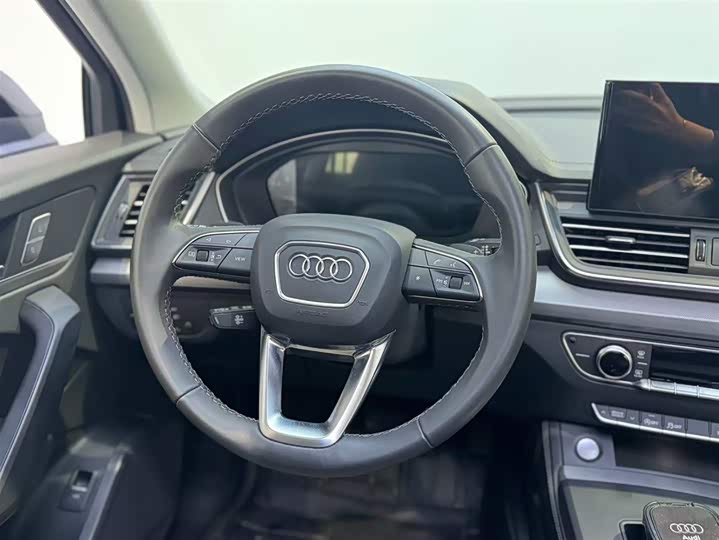 Audi Q5L 2023 40 T — фото 13