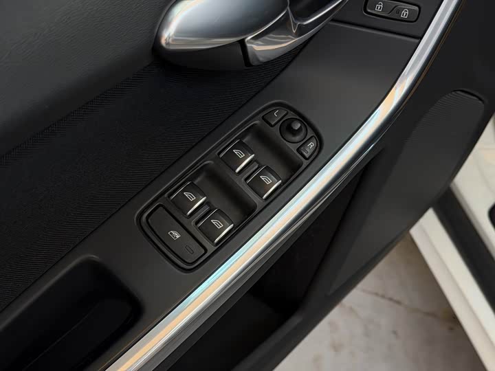 Volvo XC60 2016 T 5 — фото 9