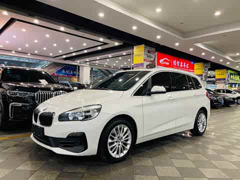 BMW 2-Series 2019 220i Leading — фото 16