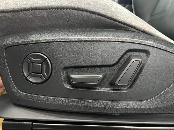 Audi Q3 2024 40 TFSI — фото 27