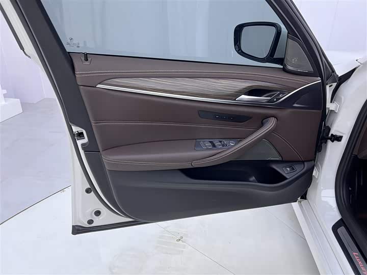 BMW 5-Series 2022 530 Li Leading — фото 17