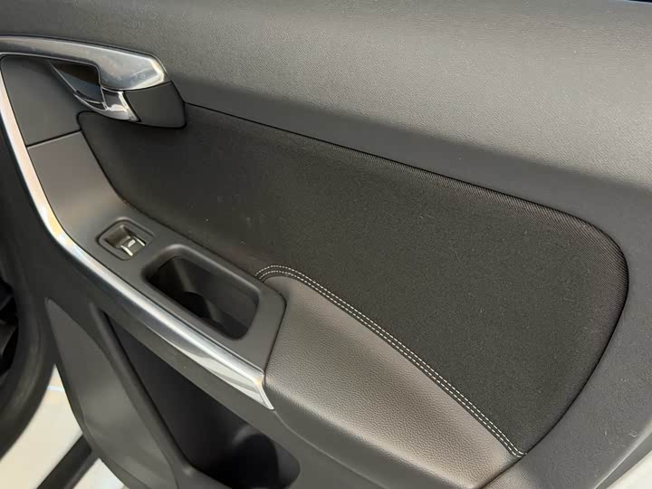 Volvo XC60 2016 T 5 — фото 13