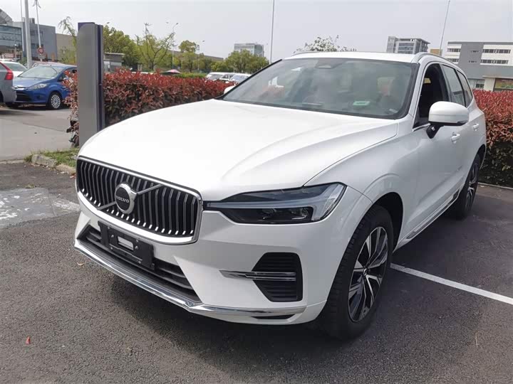 Volvo XC60 2025 B 5 4 WD — фото 2