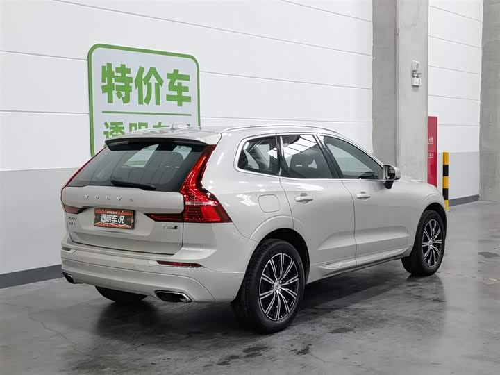 Volvo XC60 2018 T 5 4 WD — фото 2