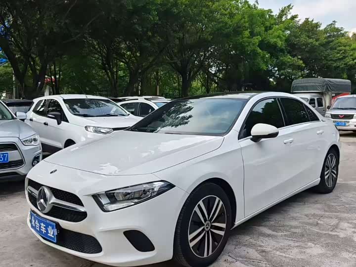 Mercedes-Benz A-Class 2022 A 180 L — фото 1