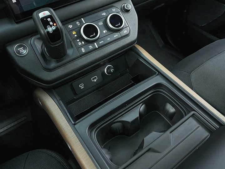 Land Rover Defender — фото 10