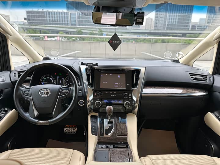 Toyota Vellfire — фото 9