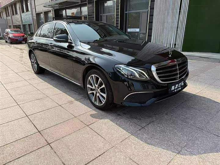 Mercedes-Benz E-Class 2018 E 300 L Luxury — фото 2