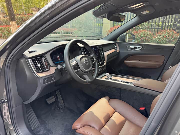Volvo XC60 2022 B 5 4 WD — фото 6