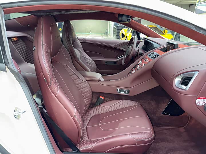 Aston Martin Vanquish 2013 6.0 L Standard — фото 17