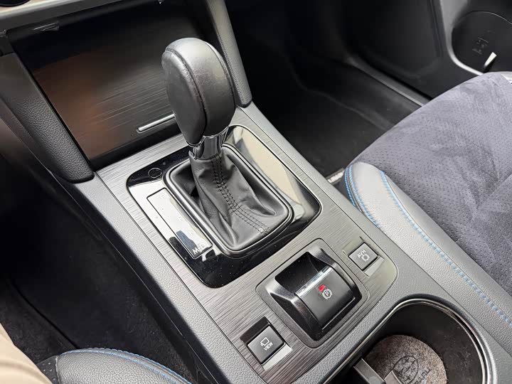 Subaru Legacy — фото 15