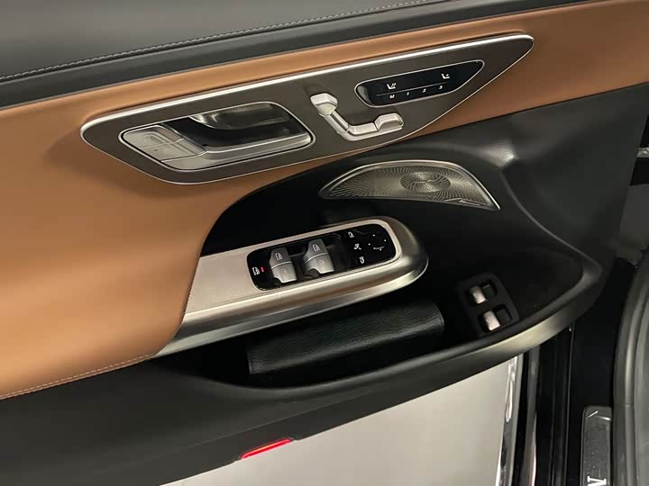 Mercedes-Benz E-Class 2024 E 350 e L — фото 13