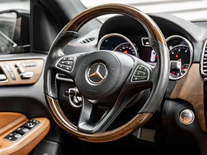 Mercedes-Benz GLS 2018 GLS 400 4 MATICLuxury — фото 5