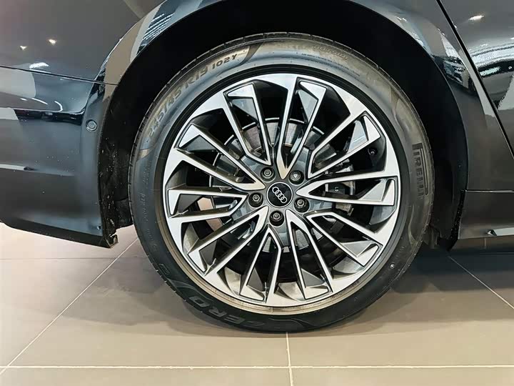 Audi A6L 2020 55 TFSI e quattro — фото 15