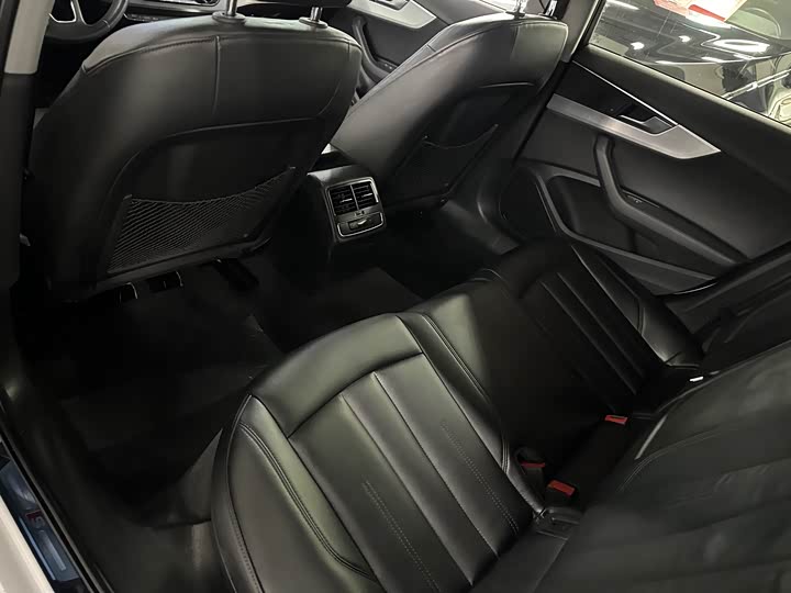 Audi A4L 2018 30 40 TFSI — фото 7