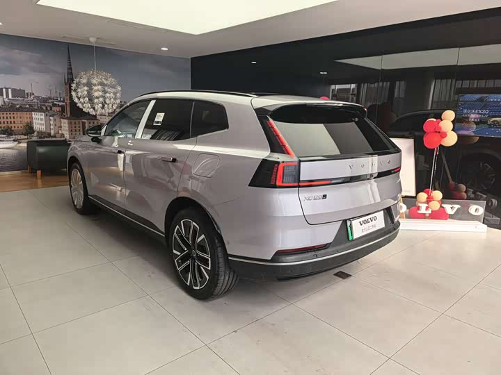 Volvo XC70 Hybrid 2026 4 WD Plus — фото 16